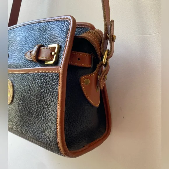 Vintage Black Dooney and Bourke Black with Tan Trim Zip Top Buckle Shoulder Bag - Picture 4 of 11